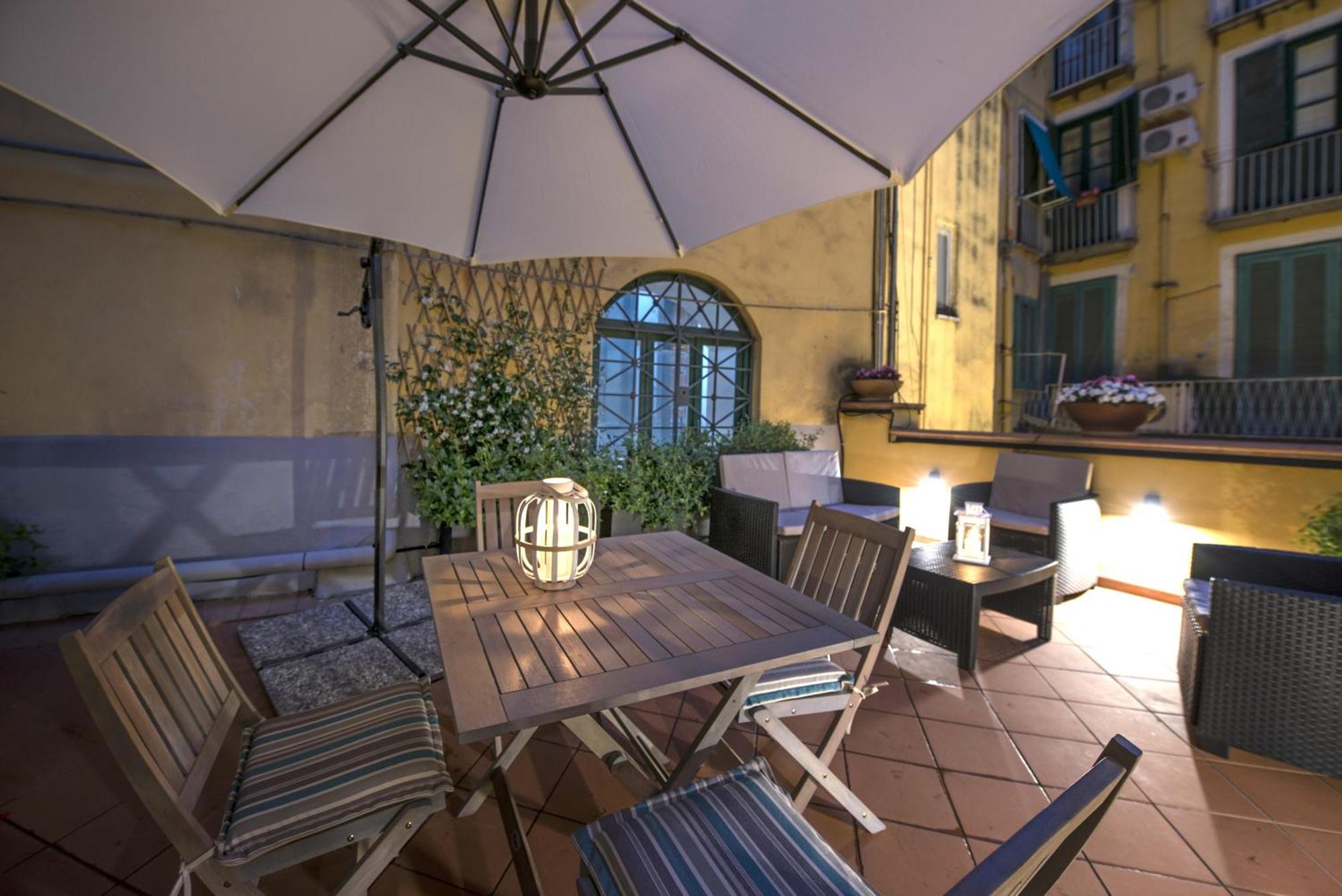 Le Terrazze Sul Cortile Lägenhet Salerno Exteriör bild