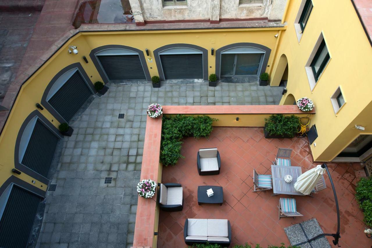 Le Terrazze Sul Cortile Lägenhet Salerno Exteriör bild